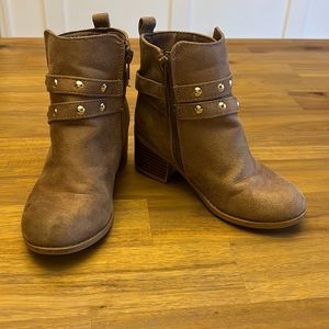 Girls boots